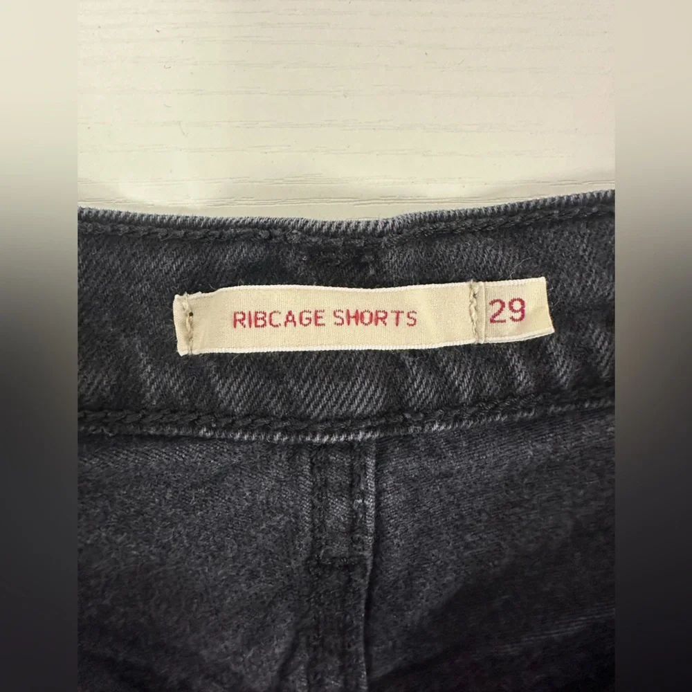 Women's Levi Ribcage Black Denim Shorts Waist Size 29 - Picture 4 of 7